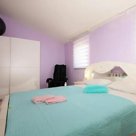 Nyaraló Holiday House With Pool Bonita