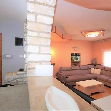 Ferienhaus Holiday House With Pool Bonita