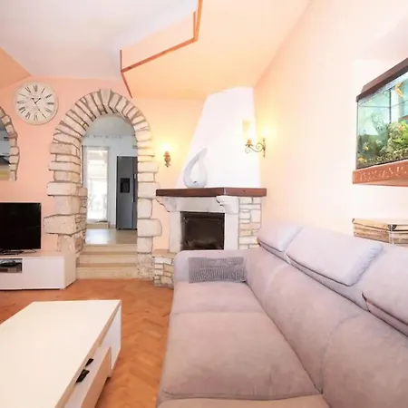 Nyaraló Holiday House With Pool Bonita Šišan