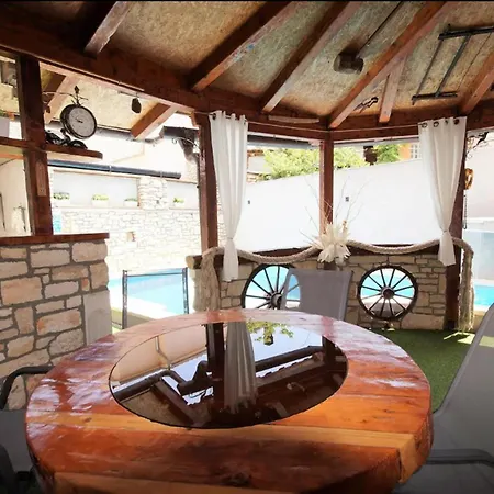 Nyaraló Holiday House With Pool Bonita