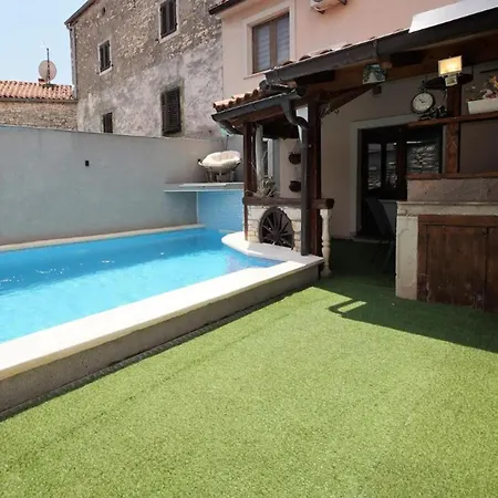 Holiday House With Pool Bonita Ferienhaus Šišan