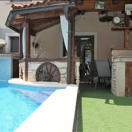 Nyaraló Holiday House With Pool Bonita Šišan